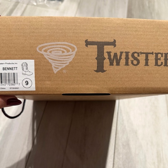 Twister Kids Brown and Blue Western Boots size 9 like new condition worn 2x - Picture 7 of 11